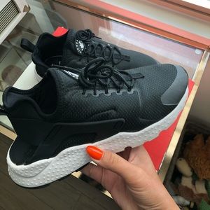 Nike Women’s Air Huarache Run Ultra - Size 8